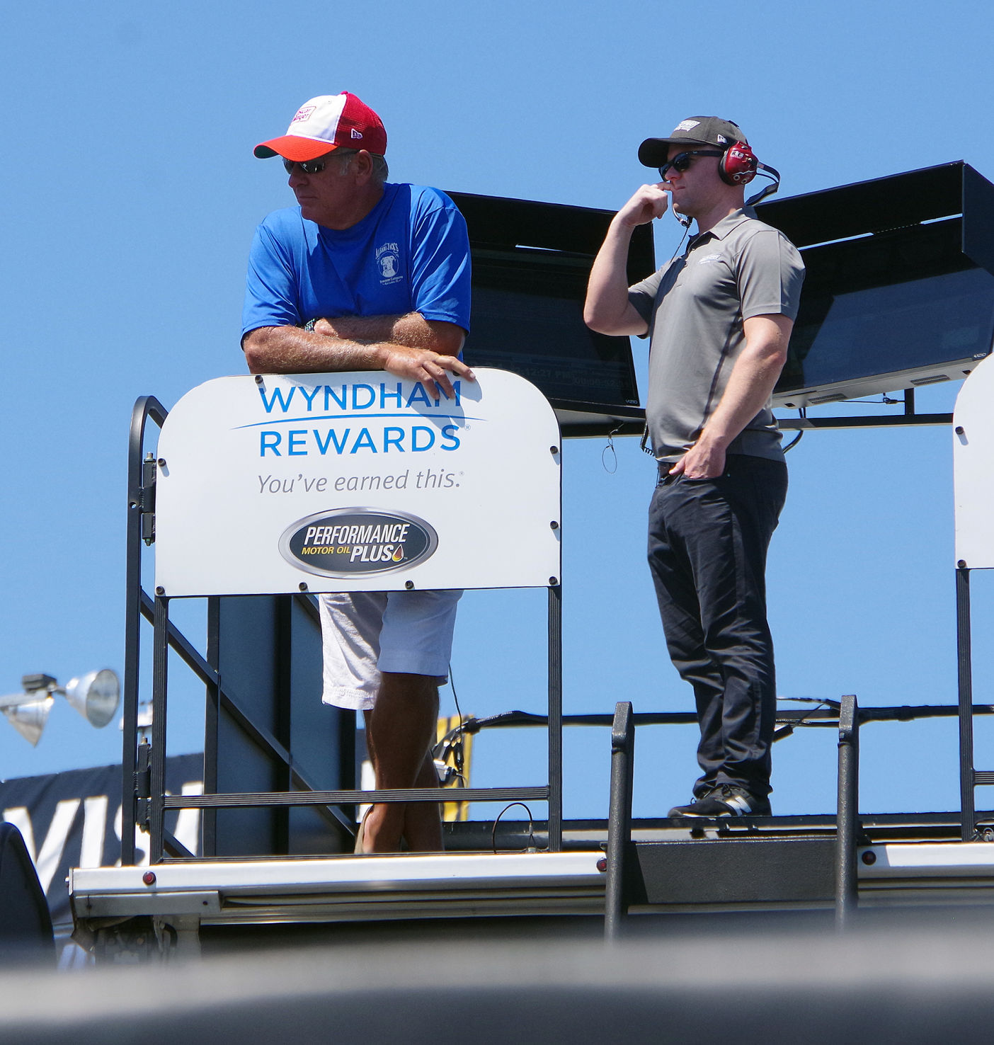 Friday at the Bojangles' Southern 500